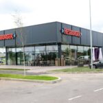 Hesburger își sărbătorește primul an în România cu a zecea locație, un restaurant drive-in în Crevedia, în urma unei investiții de 600.000 de euro